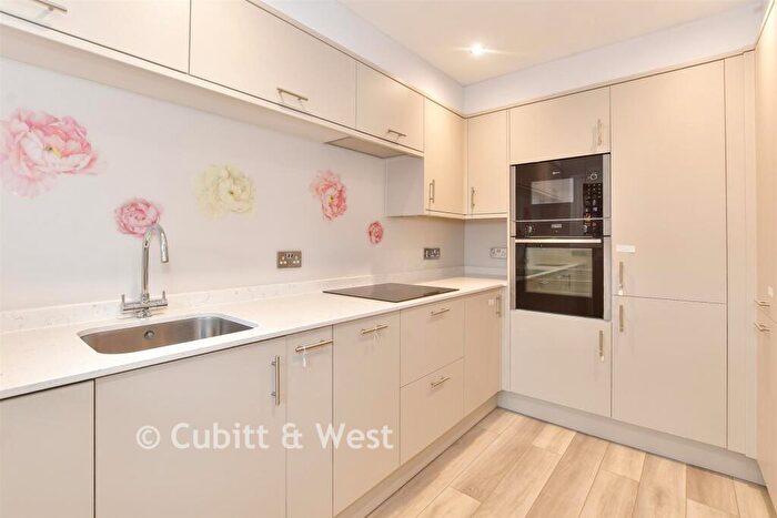 2 Bedroom End Of Terrace House For Sale In Bluecoat Pond, Christs Hospital, Horsham, West Sussex, RH13
