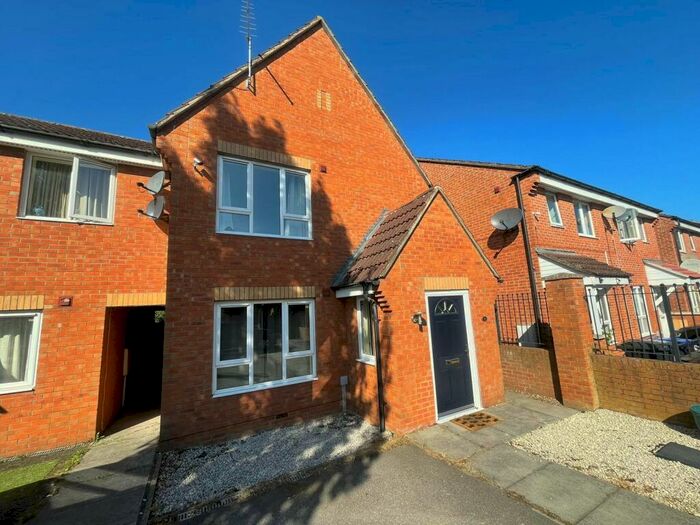 3 Bedroom Semi-Detached House To Rent In Pomfret Arms Close, Northampton, NN4