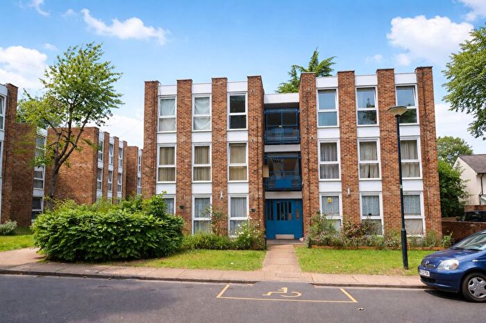 2 Bedroom Flat To Rent In Christie Court - Hornsey Road, London, N19