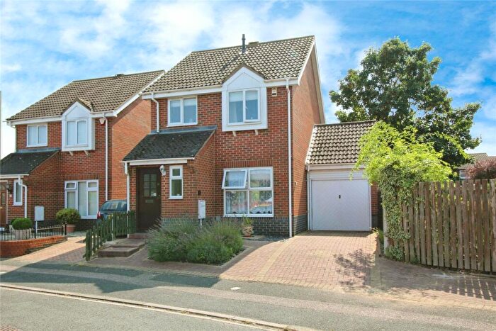 3 Bedroom Detached House For Sale In Warden Abbey, Bedford, Bedfordshire, MK41