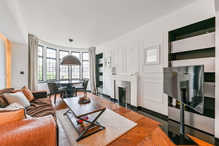 2 Bedroom Flat For Sale In Portland Place, Marylebone, London, W1B
