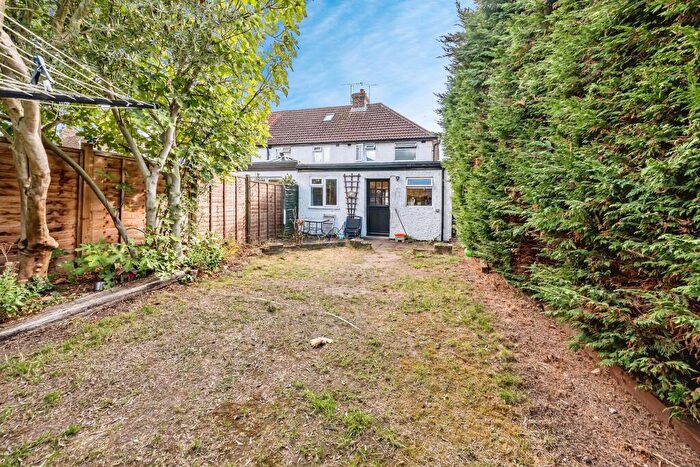 3 Bedroom End Of Terrace House For Sale In Lower Cippenham Lane, Slough, SL1