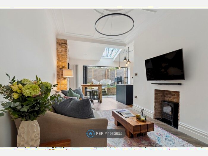 2 Bedroom Maisonette To Rent In Wontner Road, London, SW17