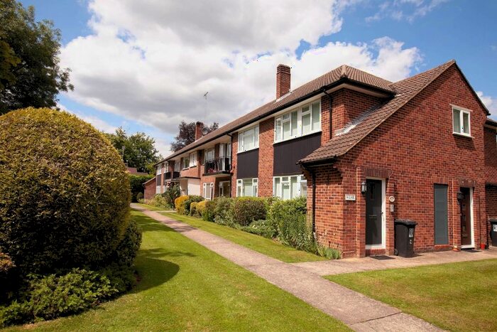 3 Bedroom Flat To Rent In Bromet Close, Watford, WD17