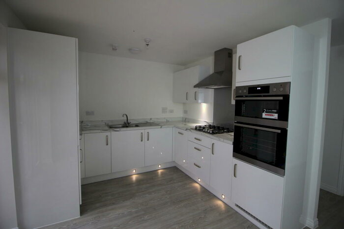 3 Bedroom Semi-Detached House To Rent In Kirby Drive, Colchester, CO4