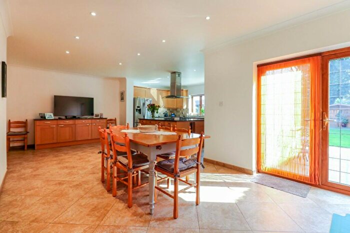 5 Bedroom Detached House For Sale In High Road, Broxbourne, Hertfordshire, EN10