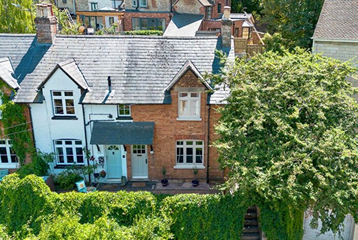 2 Bedroom End Of Terrace House For Sale In Brook Hill, Woodstock, OX20