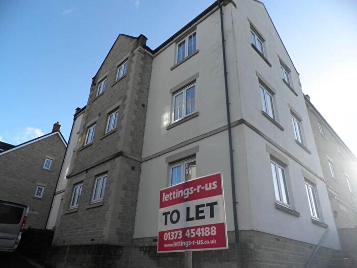 2 Bedroom Flat To Rent In New Road, Frome, Somerset, BA11