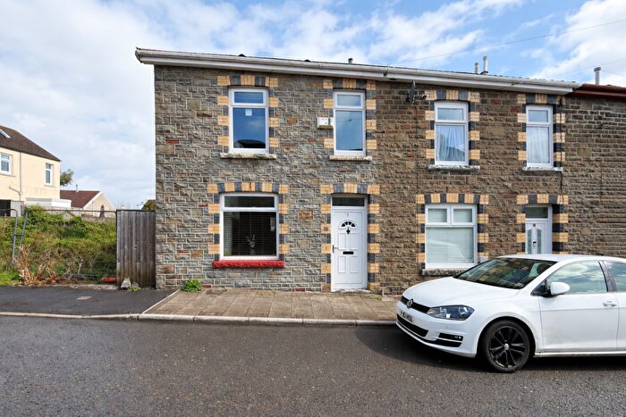 3 Bedroom End Of Terrace House For Sale In Highland Place, Aberdare, Rhondda Cynon Taf, CF44