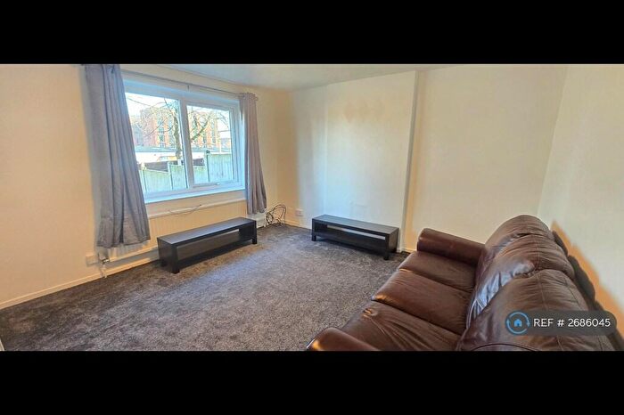 3 Bedroom Terraced House To Rent In Lovell Park View, Leeds, LS7