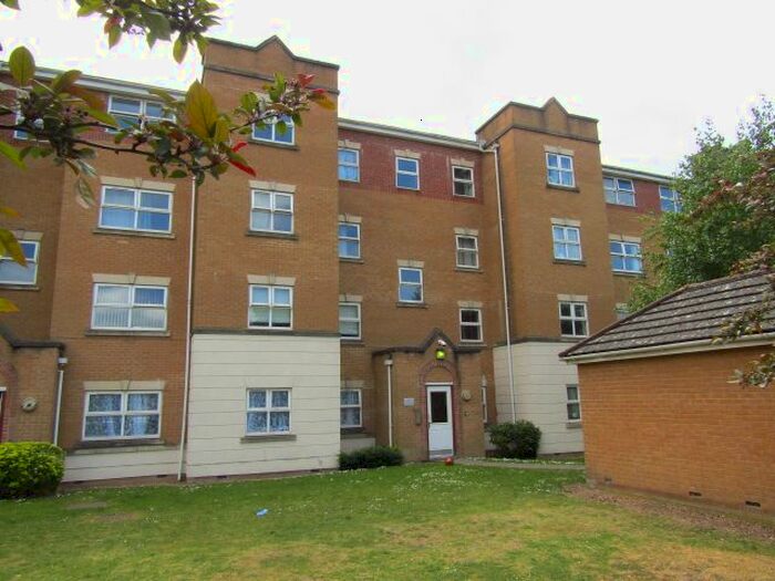 2 Bedroom Flat To Rent In Pickfords Gardens, Slough, Berkshire, SL1