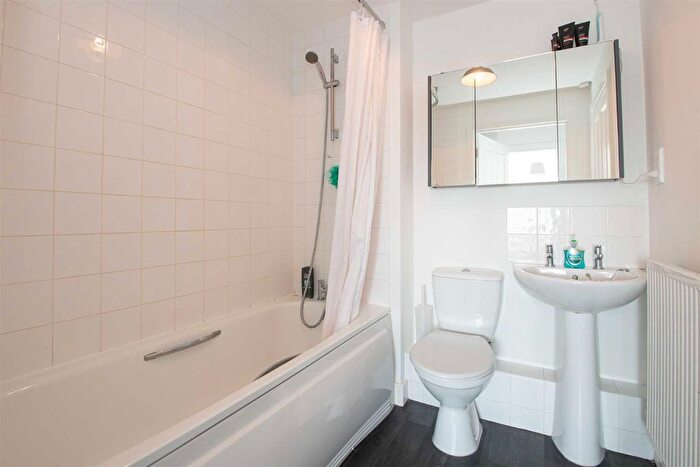 1 Bedroom Flat To Rent In Warwick Avenue, Broughton, MK10