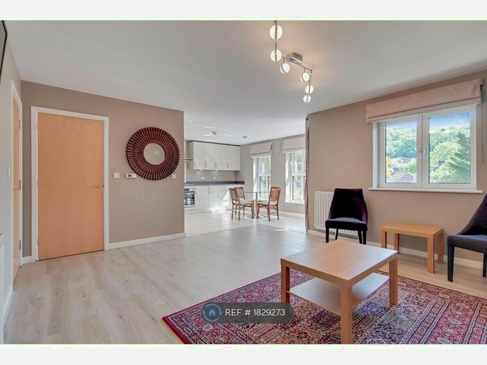 2 Bedroom Flat To Rent In Corner House, Caterham, CR3