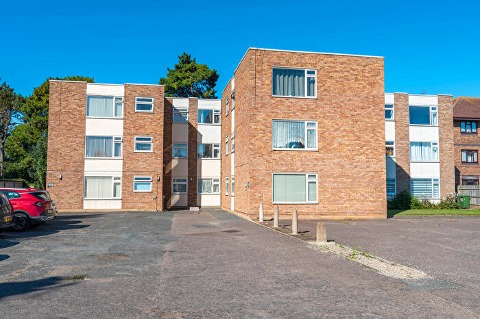 1 Bedroom Flat For Sale In Park Court, Langer Road, Felixstowe, IP11