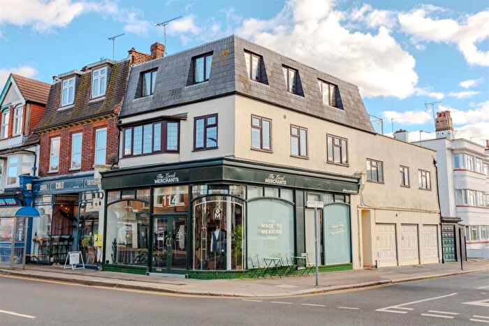 2 Bedroom Flat To Rent In Leigh Road, Leigh-On-Sea, SS9