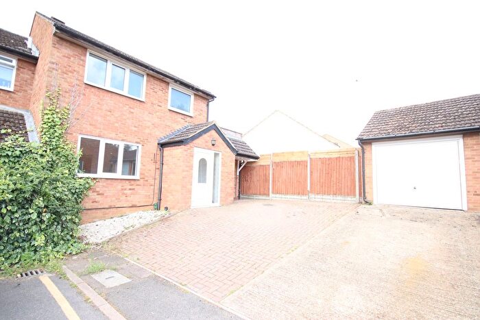 4 Bedroom Semi-Detached House To Rent In Coniston Road, Flitwick, MK45