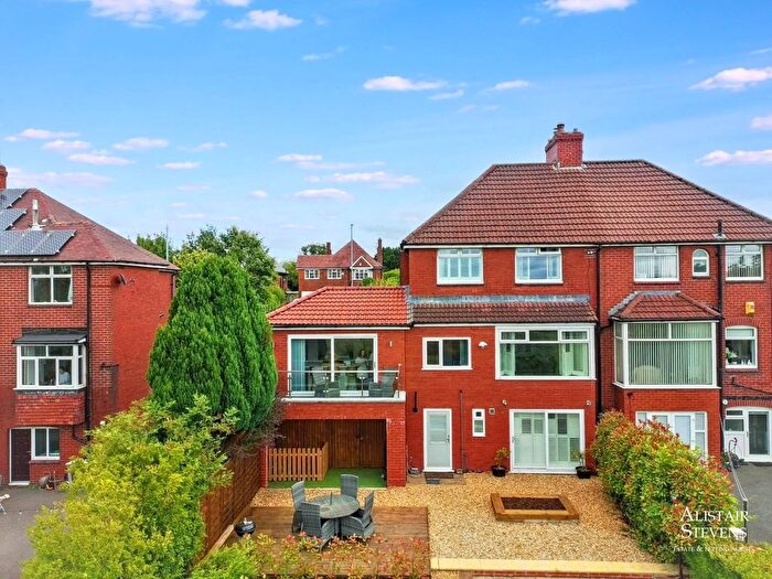4 Bedroom Semi-Detached House For Sale In Oldham Road, Thornham, Rochdale, OL11