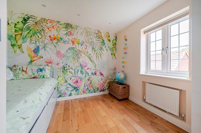 4 Bedroom Link Detached House To Rent In Epsom Way, Bicester, OX26