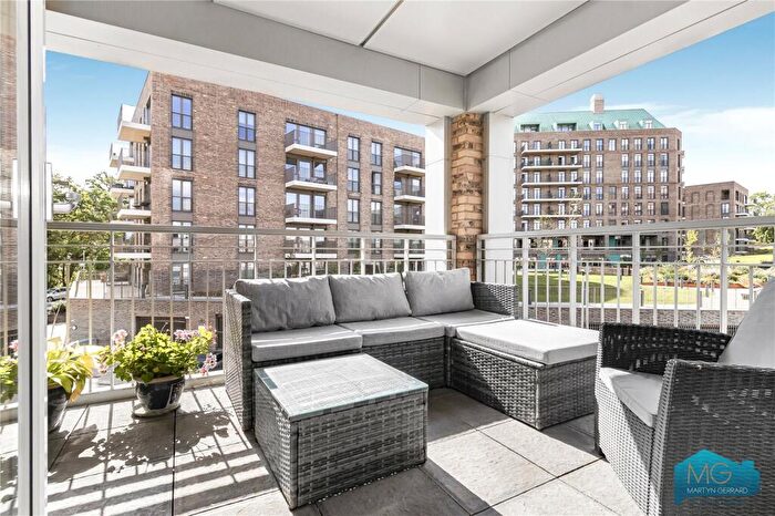1 Bedroom Apartment For Sale In Medawar Drive, London, NW7