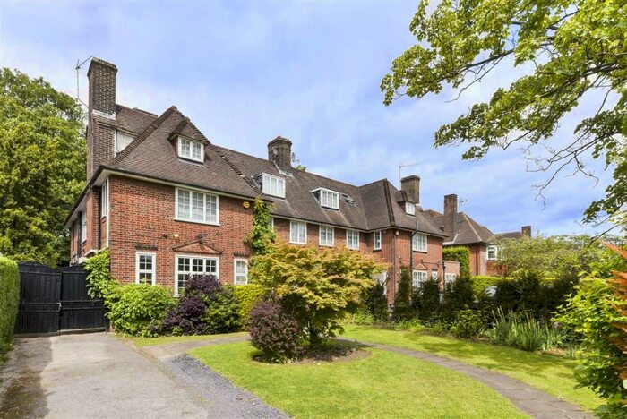 5 Bedroom Semi-Detached House To Rent In Brampton Grove, Hendon, NW4