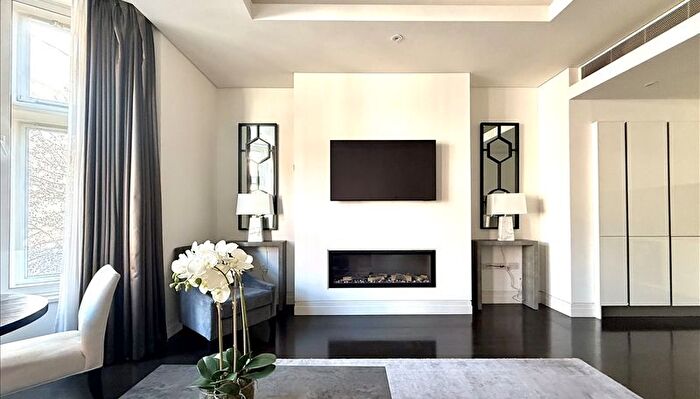 1 Bedroom Flat To Rent In Green Street, Mayfair, W1K