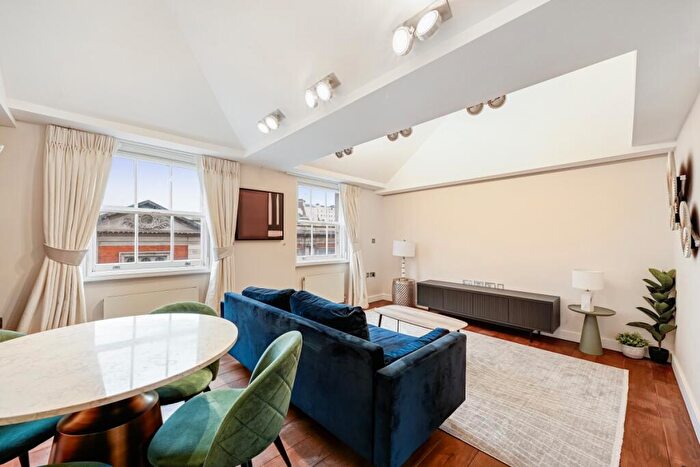 2 Bedroom Apartment To Rent In Baker Street, Marylebone, NW1