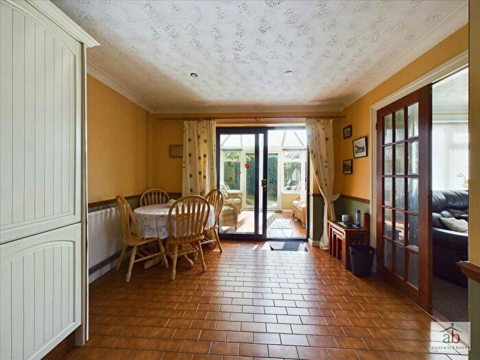 5 Bedroom Link Detached House For Sale In Heathfield, Martlesham Heath, IP5