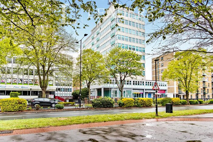 1 Bedroom Flat To Rent In Skyline Plaza, Victoria Avenue, Southend-on-Sea, SS2