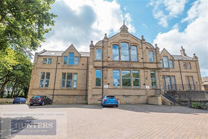 2 Bedroom Flat For Sale In Chrisharben Court, Green End, Clayton, Bradford, BD14