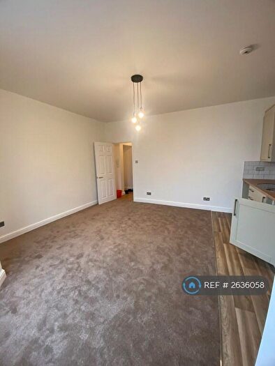2 Bedroom Flat To Rent In Soundwell Road, Bristol, BS15