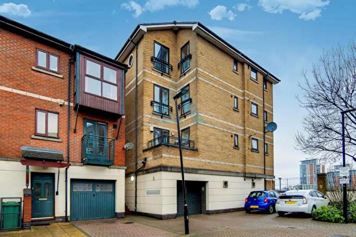 2 Bedroom Flat To Rent In Georgian House, Capulet Mews, London, E16