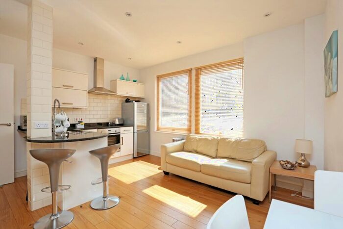 2 Bedroom Flat To Rent In High Street Windsor, SL4