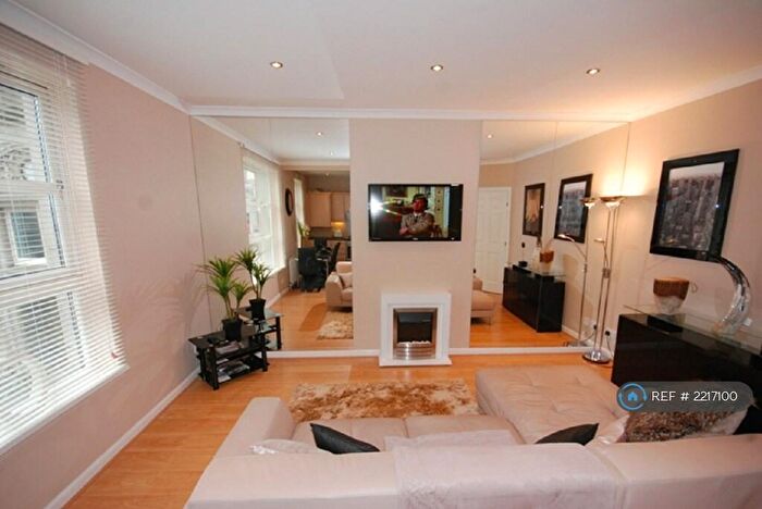 2 Bedroom Flat To Rent In New Century House, Aberdeen, AB11