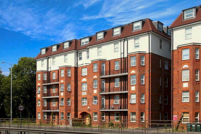 1 Bedroom Flat To Rent In Brent View House, North Circular Road, Golders Green, NW11
