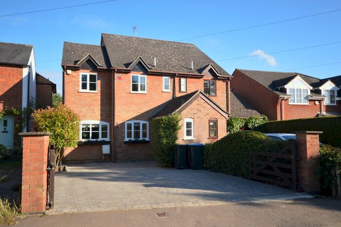 3 Bedroom Semi-Detached House To Rent In New Road, Woolmer Green, SG3