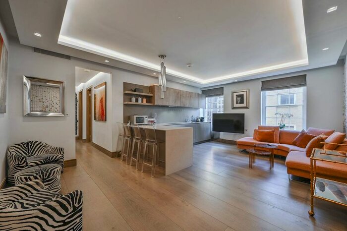 2 Bedroom Flat To Rent In Sandringham Court, Soho, London, W1F