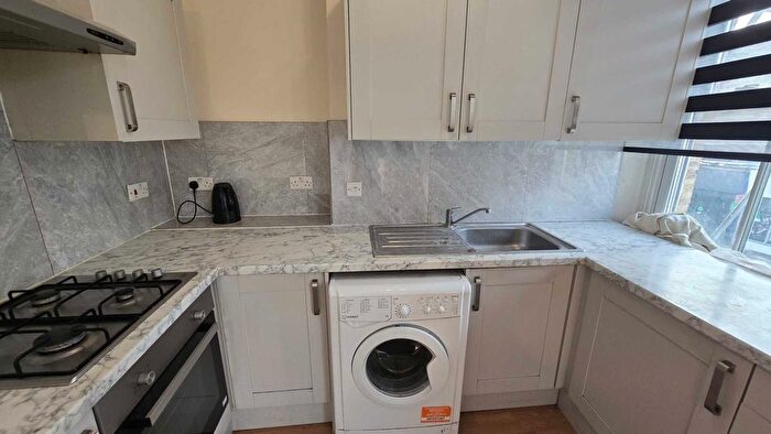 2 Bedroom Flat To Rent In Penge Road, London, SE20