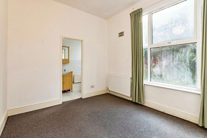 2 Bedroom Apartment To Rent In Villa Road, NG3