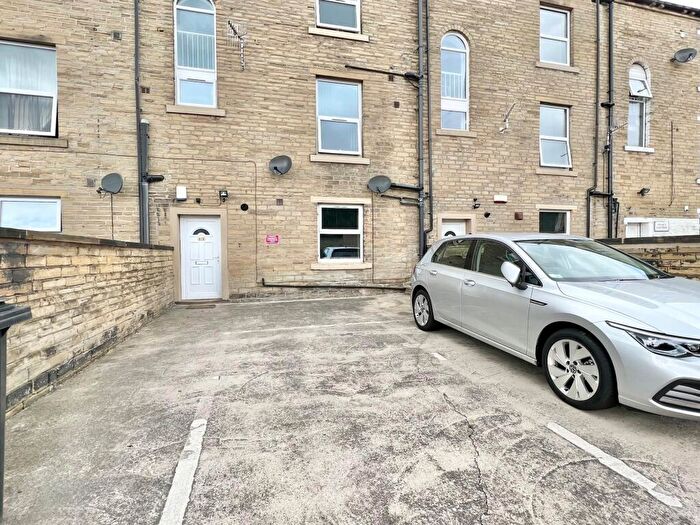 1 Bedroom Apartment To Rent In School Street, Halifax, HX1
