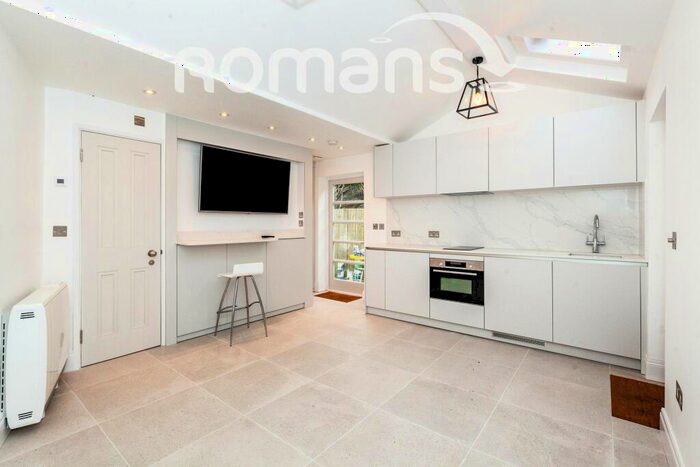 Studio To Rent In London Road, SL5