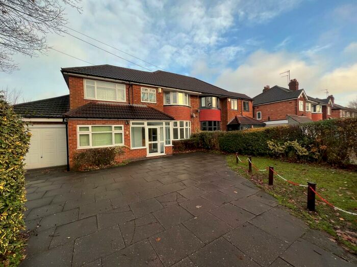 4 Bedroom House To Rent In Thurlston Avenue, Solihull, B92