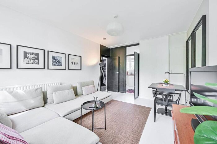 1 Bedroom Flat To Rent In Wenlock Street, Islington, London, N1