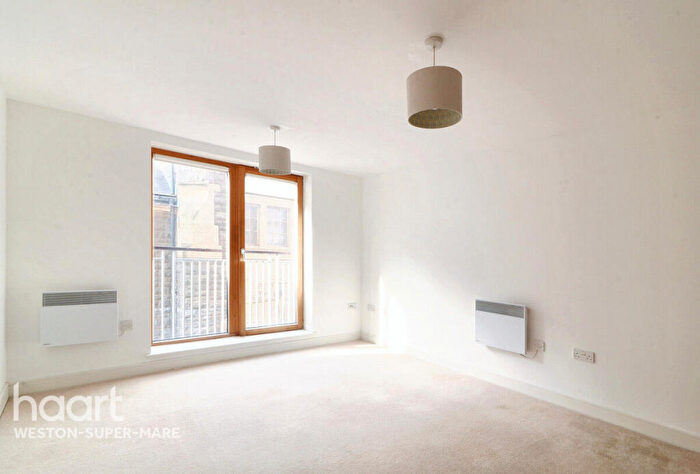 1 Bedroom Apartment For Sale In Knightstone Causeway, Weston-Super-Mare, BS23