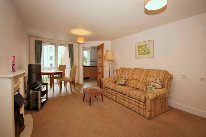 1 Bedroom Apartment For Sale In Wilton Court, Southbank Road, Kenilworth, CV8