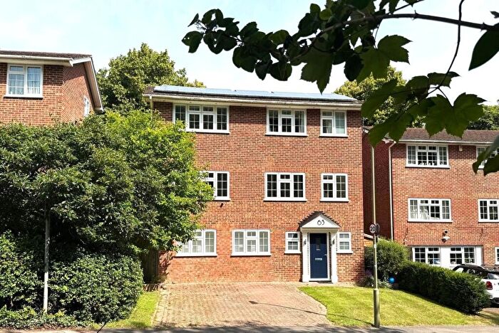 4 Bedroom Detached House To Rent In Valley Road, Henley-on-Thames, Oxfordshire, RG9