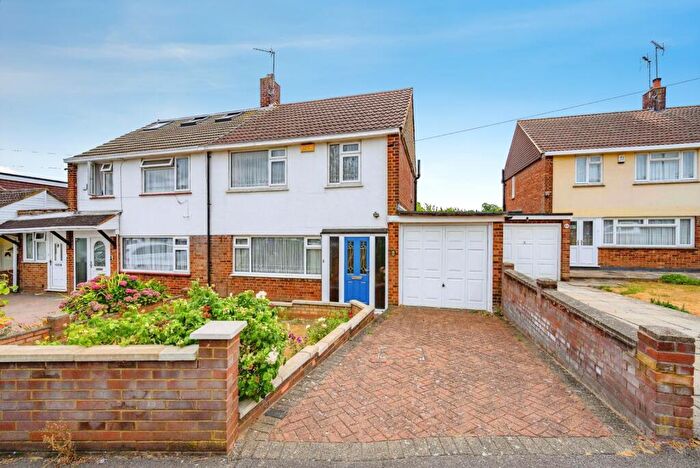 3 Bedroom Semi Detached House For Sale In Stoneygate Road, Luton, Bedfordshire, LU4