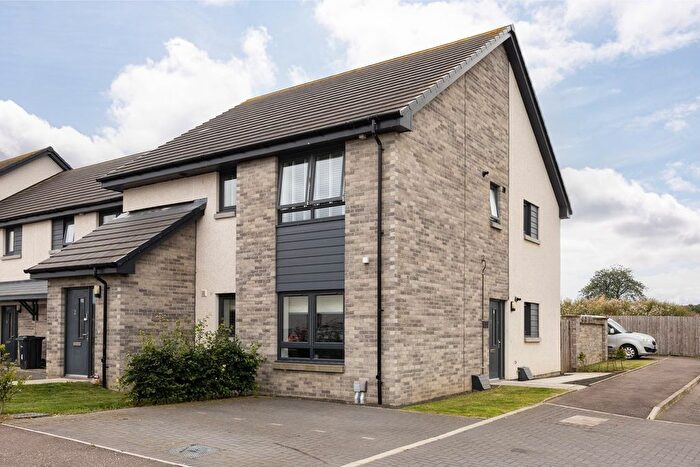 2 Bedroom Flat For Sale In Balmoral Drive, Harthill, Shotts, ML7