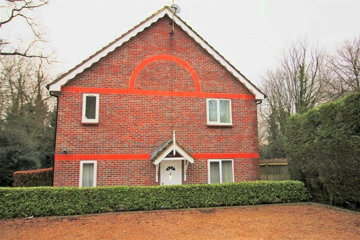 1 Bedroom Flat To Rent In Old Horsham Road, Crawley, RH11