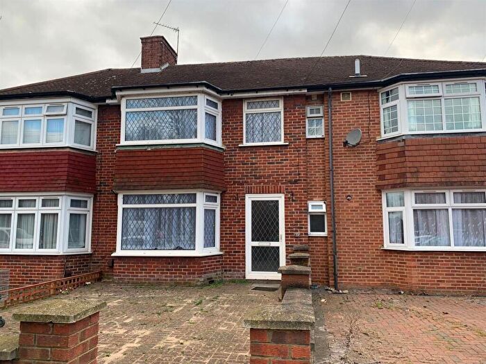 3 Bedroom Terraced House For Sale In Waltham Drive, Edgware, HA8