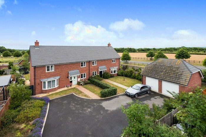 3 Bedroom Semi-Detached House For Sale In Buchan Place, Kingston Bagpuize, Abingdon, OX13